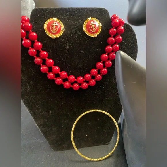 Vintage Carved Red & Glass Beaded Necklaces with gold accents earrings - Picture 2 of 12